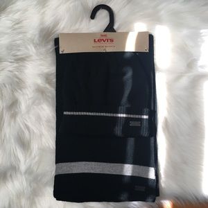Men’s Levi’s Scarf And Hat Set